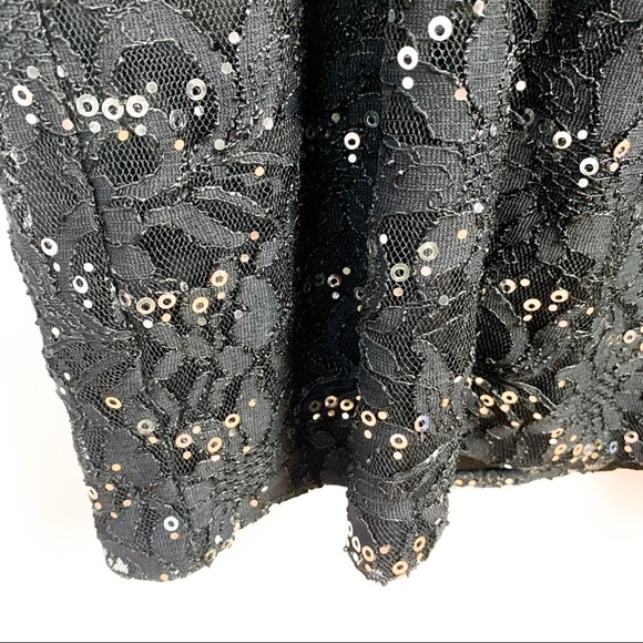 Stunning Form Fitting City Triangles Dress - Picture 14 of 14